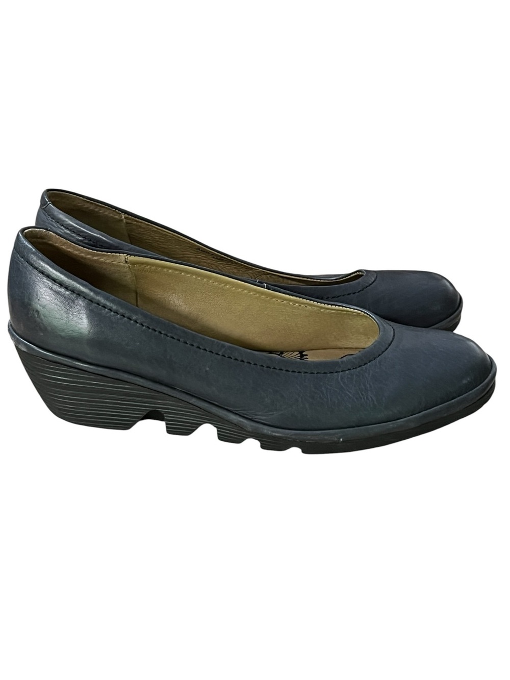 Fly London navy blue leather closed toe wedge pumps - Picture 2 of 9